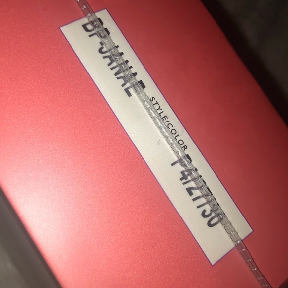 VIVICA A. FOX Bang ‘n Pony wig - Picture 10 of 11